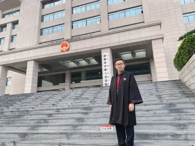 北京专精职务犯罪辩护的律师刘伟涛